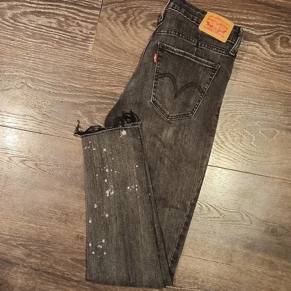 Levi's Skinny Jeans in Washed Black with Paint-Splatter Detail - Picture 8 of 8
